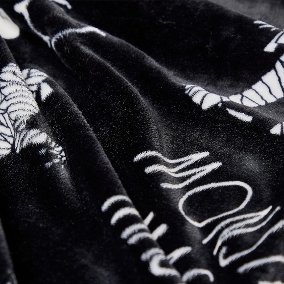 NWT Rae Dunn Halloween Soft Plush Blanket/Throw Mummy/Skeleton MONSTER MASH - Picture 6 of 6